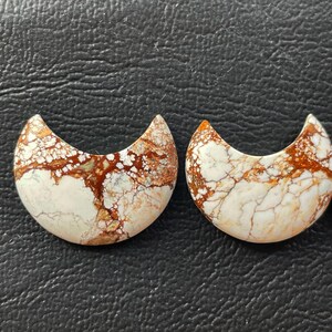 2 Stück wildes Pferd Magnesit Cabochon Halbmondform, handpoliertes wildes Pferd, Wire Wrapping Stone Verwendung für die Schmuckherstellung