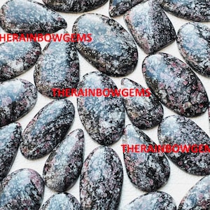 Lot de cabochons de rubis naturels : pierres précieuses de formes variées pour la fabrication de bijoux