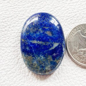 Zeldzame lapis lazuli natuurlijke cabochon edelsteen 33 x 24 x 6 mm hoog met de hand gepolijst groothandel benodigdheden sieraden maken