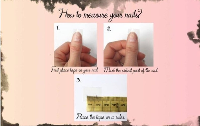 K&ouml;nnte beinhalten: So messen Sie Ihre N&auml;gel: Eine Schritt-f&uuml;r-Schritt-Anleitung mit Bildern, die zeigen, wie Sie Klebeband verwenden, um die Breite Ihres Nagels zu messen, und dann das Klebeband auf ein Lineal legen, um die Messung in Zentimetern zu erhalten.