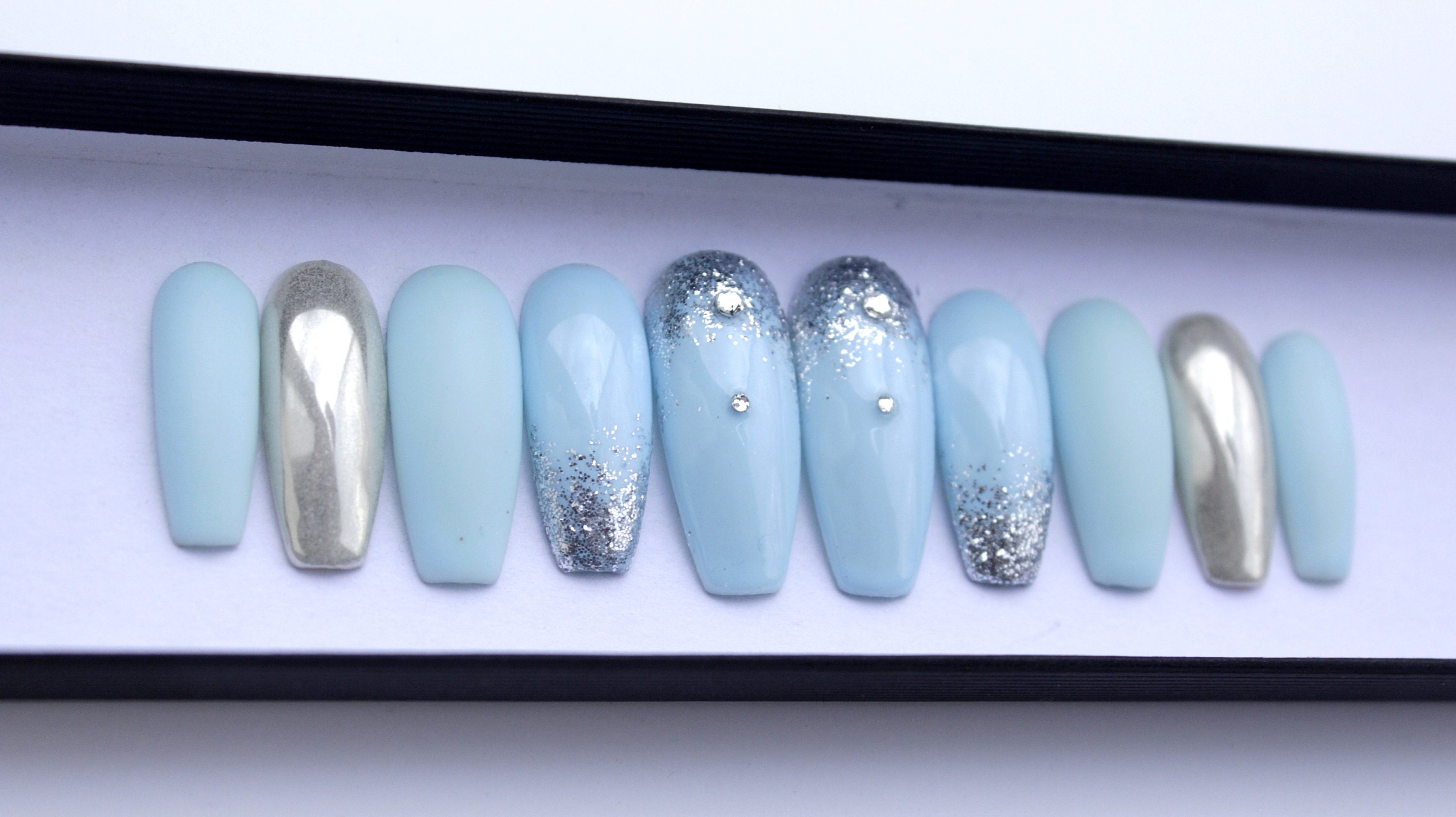 43 Stunning Ways to Wear Baby Blue Nails - StayGlam