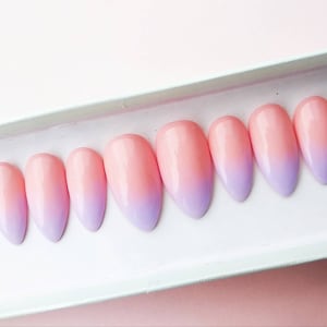 Pink Lavender Ombre Nails • Babyboomer Nails • Pink Almond False nails • Press on nails • Glue on Nails • Fake nails • Hand painted nails •