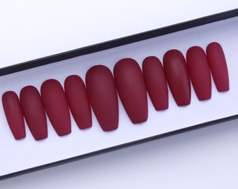 Uñas de ataúd rojas Uñas artificiales con acabado mate Uñas de terciopelo Uñas de ataúd mate Uñas postizas Uñas adhesivas Uñas a presión Uñas postizas