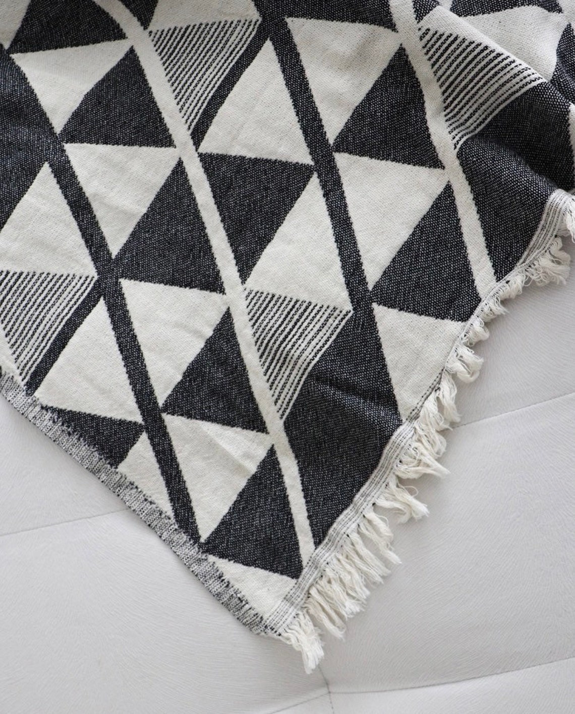Schwarz-Weiß Scandi Decke Handgewebt 100% türkische Baumwolle | Etsy