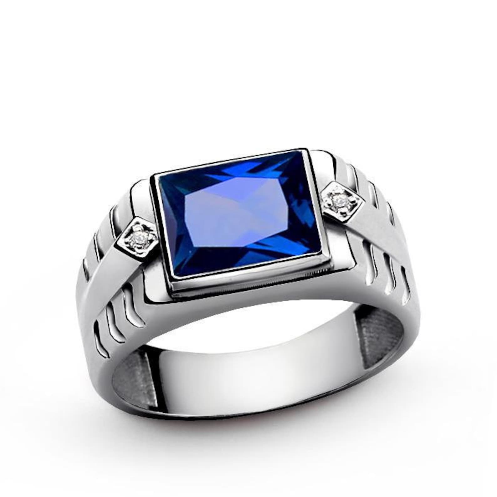 Перстни мужские серебро с камнями. Перстень Sapphire Ring for men. Изумрудная Диамант мужской перстень. Мужской перстень Аквамарин изумрудной огранки. Кольцо с изумрудом в серебре мужское.