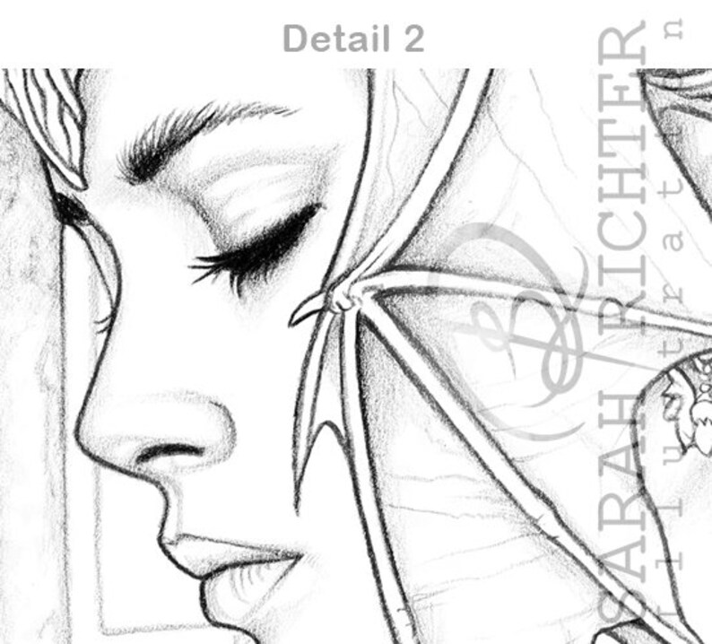 Puede incluir: Un dibujo en blanco y negro de la cara de una mujer con los ojos cerrados. La mujer tiene un ala en la mejilla. El dibujo est&aacute; firmado "Sarah Richter Illustration".