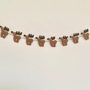 Christmas reindeer pulled Santa sleigh felt garland