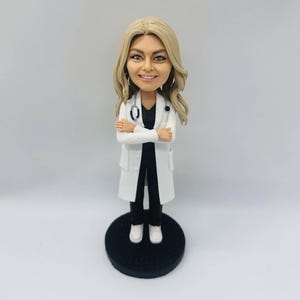 Custom female doctor bobblehead Crossing arms with a stethoscope,Birthday Gifts For Doctor,Surgeon, Dentist,doctor graduation gift for her