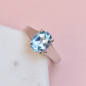 Sky Blue Topaz Ring, Blue Topaz Ring Sterling Silver 925, Proposal Ring, Statement Ring, Wedding ring, Everyday Ring, Dainty Ring,Pinky Ring