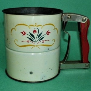 ANDROCK Hand-i-Sift Metal Flour Sifter Red Wooden Handle 3 Screens Cream With Red Tulip Pattern 5.25” x 7.5” Made in U. S. Of A.