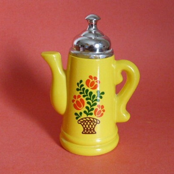 AVON Yellow Coffee Pot Decanter Lemon Velvet Bath Foam Koffee Klatch Glass & Silver Tone Plastic 1970’s 5” x 3.75” EMPTY