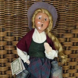 BYERS’ CHOICE Milk Vendor The Cries Of London The Carolers 1997