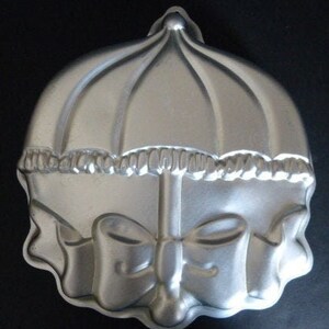 WILTON Cake Pan Baby Shower Bridal Shower Umbrella 1984 Korea 2105-2293