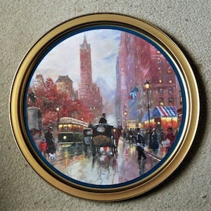 Round Tin Serving Tray New York City Street Scene Horse-Drawn Carriage Cable Car 13”
