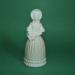 AVON Victorian Fashion Figurine Field Flowers Cologne 6” x 2.5”