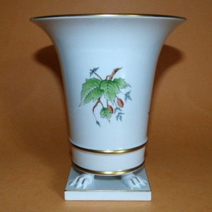HEREND HUNGARY Claw Foot Trumpet Vase Handpainted Orange Berries Gold Accents Porcelain 7” x 6” Made In Hungary