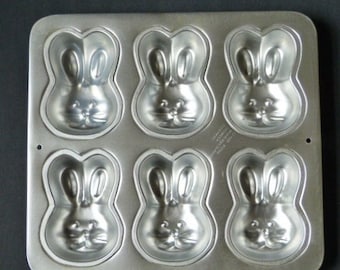 WILTON Cake Pan 6 Bunny Faces Easter Holiday Made In Indonesia 1991 #2105-4426