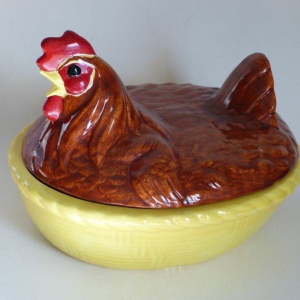 Large Hen-On-A-Nest Glossy Ceramic Brown Hen Yellow Basket Weave Nest Country Farmhouse Décor 6.75” x 9.25” x 8”