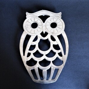 Trivet Wall Décor Owl Silver Colored Metal Made in China 6-Footed