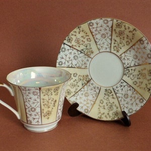 NAPCOWARE Lusterware Teacup & Saucer Porcelain Iridescent Opalescent Gold Filigree Florals Footed C-7215 Made In Japan