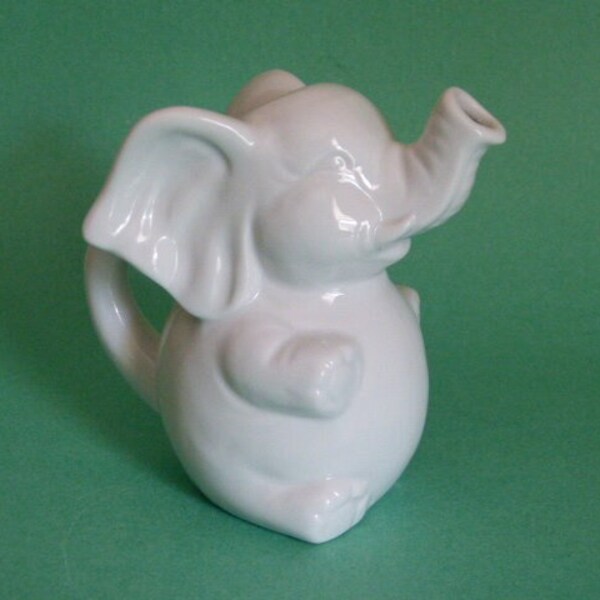 Vintage 1940’s Shawnee Pottery USA Elephant Creamer Pitcher 4.5
