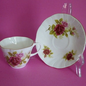 ELIZABETHAN STAFFORDSHIRE Teacup & Saucer Fine Bone China Hand Decorated Made In England