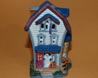 Halloween Haunted House Ghosts Pumpkins Ceramic 4” x 3.25” x 2.75”