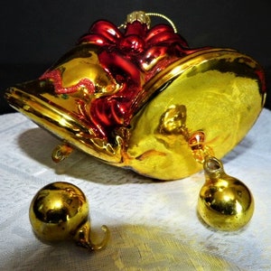 THOMAS PACCONI Classics Ringing Bells Blown Glass Ornament with Clappers 3.5” x 4.75”
