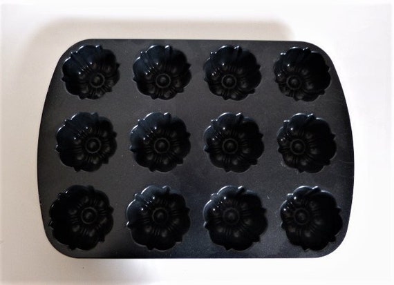 Bundt cupcake pan hot sale
