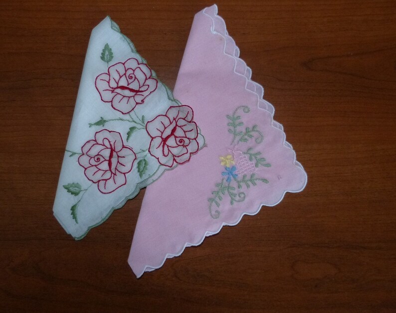 Hankies Set of 2 Cotton Embroidered Flowers