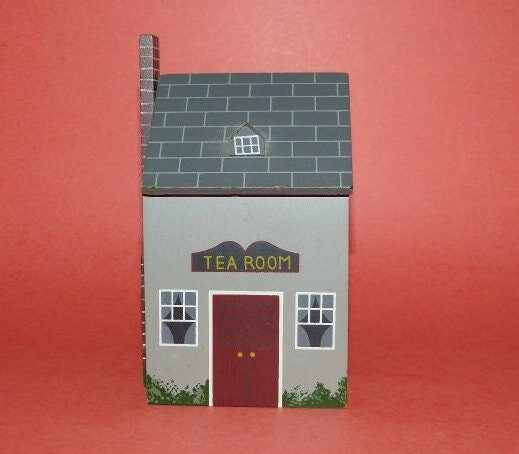 TEA ROOM Kitchen Canister Country House Shaped Wooden Retro Removeable Plastic Insert 6.25” x 3”
