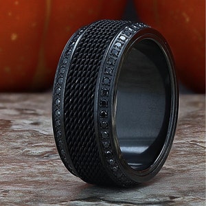 Steel Chain Black Titanium Men&#39;s Wedding Band with Black Diamonds and personalized engraving