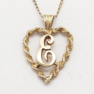 Colar de corrente com elos de ouro maciço 14K de 15" com pingente de coração com a letra E "Eu te amo" presente para adolescentes Emma Emily Elizabeth Ella Emelia Everly H67