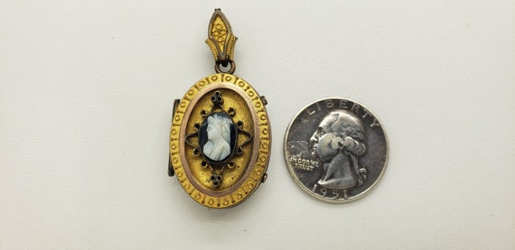 Antique Victorian Etruscan Revival Cameo Locket N… - image 2