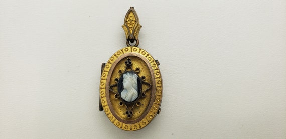 Antique Victorian Etruscan Revival Cameo Locket N… - image 3