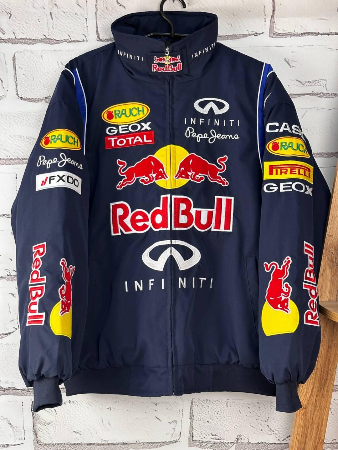 RED BULL INFINITI F1 レーシングジャケット 刺繍中綿ブルゾン レッドブルRED BULL INFINITIインフィニティ F1 レーシング
