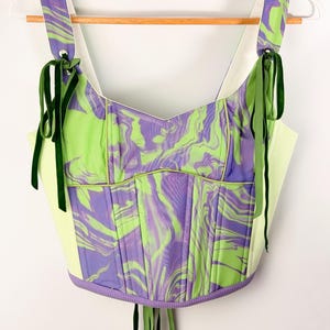 Grün-lila Korsett-Top, handgefertigtes Bustier, Korsett mit Neonprint, Korsett-Top zum Schnüren, Festival-Outfit, Statement-Korsett