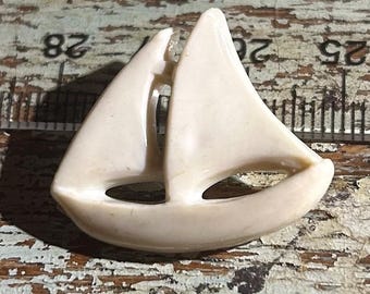 Early Plastic Sailboat Button
