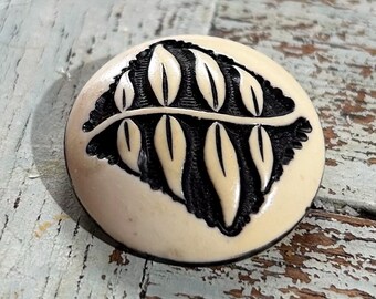 Black & Off White Leaf Buffed Celluloid Button