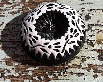 Celluloid Buttons Black n White