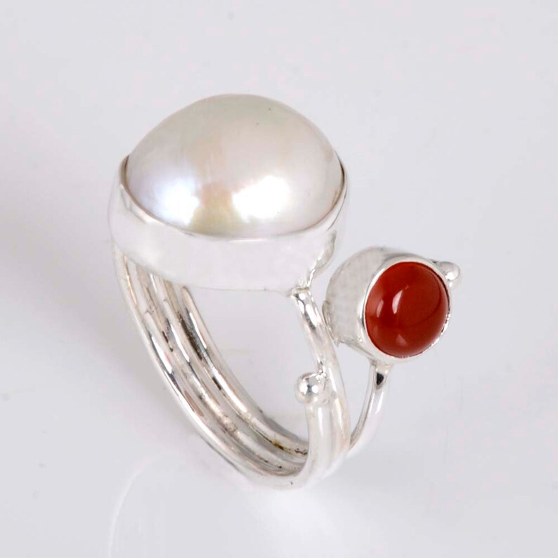 Natural Jewelry New Designs 925 Sterling Silver Cab Round White Pearl /& Red Onyx Ring