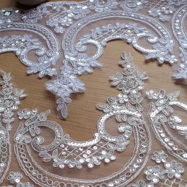 Aplique de encaje nupcial con lentejuelas en blanco roto ancho