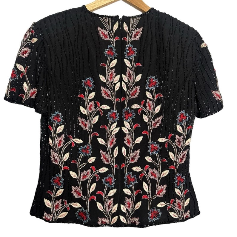 Vintage Adrianna Papell sidenbroderad blus med pärlor och blommigt tryck, storlek S bild 3