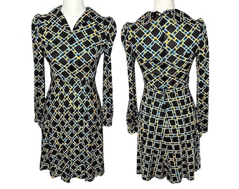 Vintage Ladies Fashion Renown 70s Butterfly Collar Diamond Puff Sleeve Dress