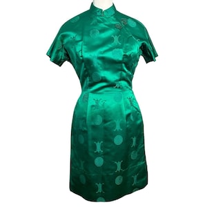 dynasty green dress Deluxe 1950's Peacock Green Silk Brocade Dressing Gown By Dynasty / Me –  Xtabay Vintage main image 1