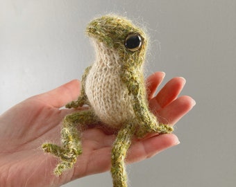 Amie grenouille - tricot main - motif guirlande Claire