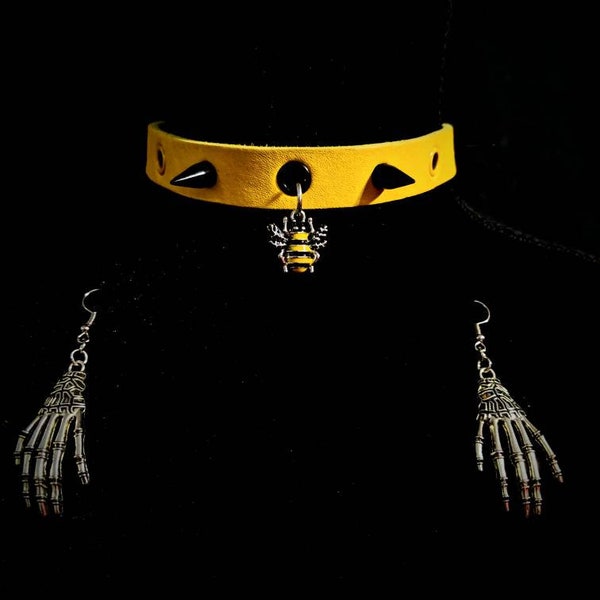 Busy Bee Spiked Choker
