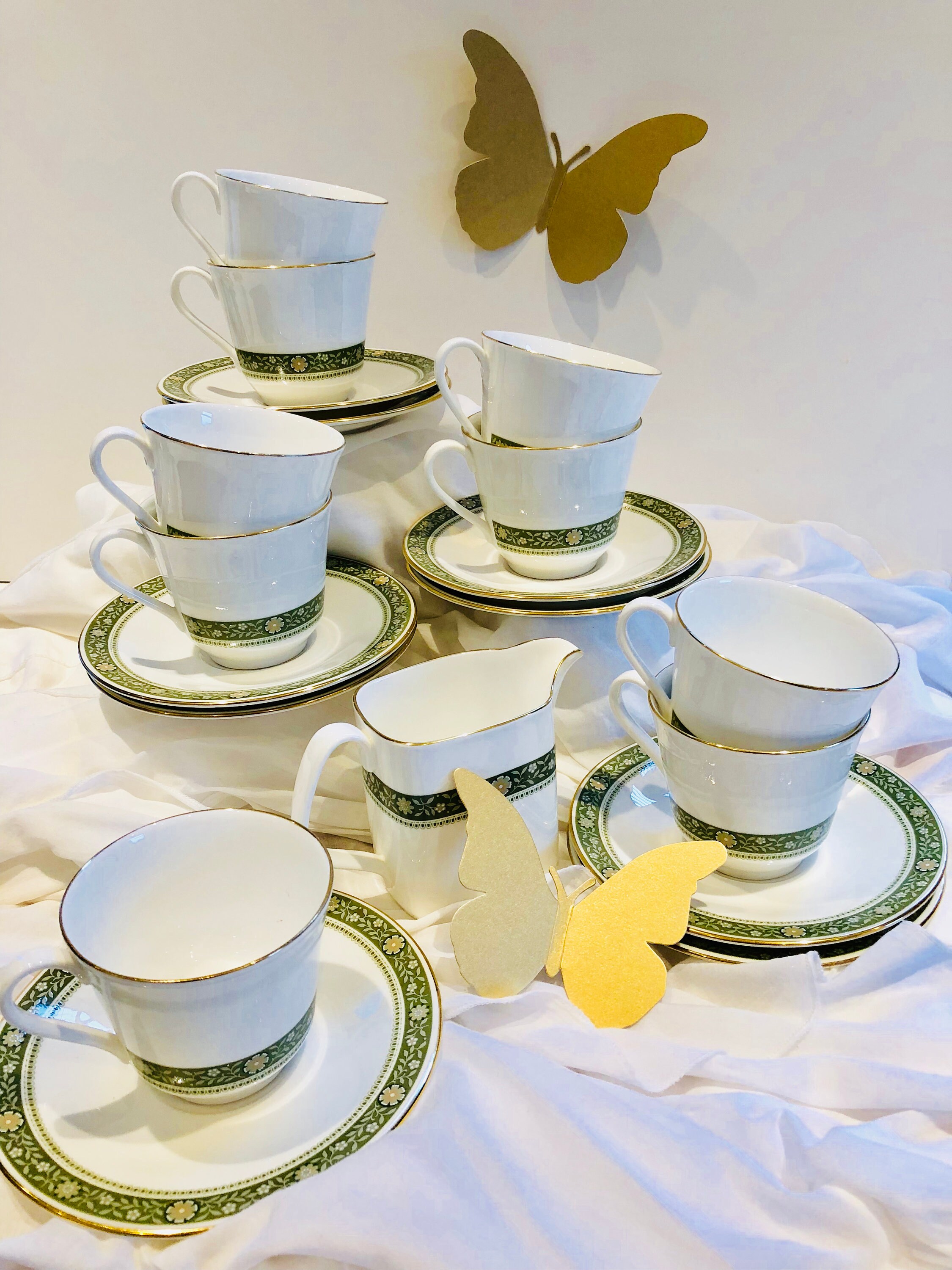 Royal Doulton Rondelay H 5004 Set of 8 Teacups and Saucers Mint