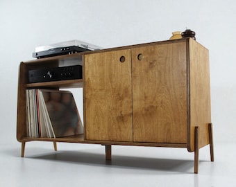レコードプレーヤーサイドボード「York 101」。モダンなビニールLP