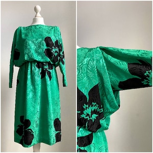Vintage emerald green dress Dolman sleeve dress Boat neck dress Vintage outfits for women
